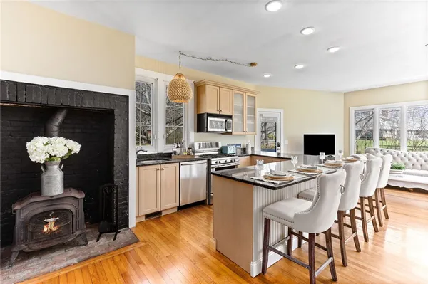$589,000 | 446 Bellevue Avenue, Unit 3, Newport, RI 02840