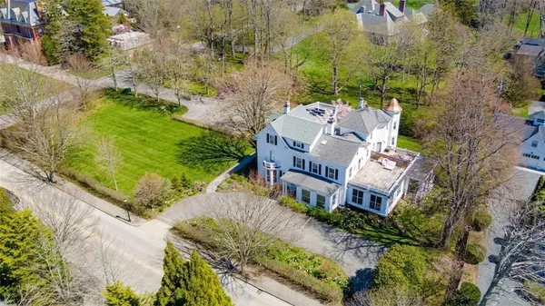 $589,000 | 446 Bellevue Avenue, Unit 3, Newport, RI 02840
