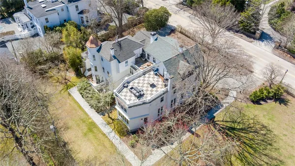 $589,000 | 446 Bellevue Avenue, Unit 3, Newport, RI 02840