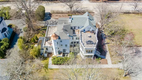 $589,000 | 446 Bellevue Avenue, Unit 3, Newport, RI 02840