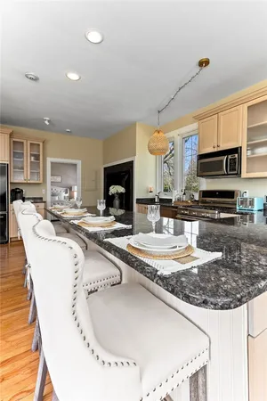 $589,000 | 446 Bellevue Avenue, Unit 3, Newport, RI 02840
