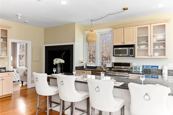 $589,000 | 446 Bellevue Avenue, Unit 3, Newport, RI 02840