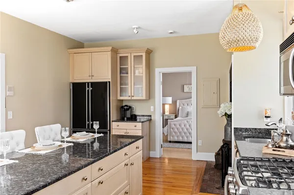 $589,000 | 446 Bellevue Avenue, Unit 3, Newport, RI 02840