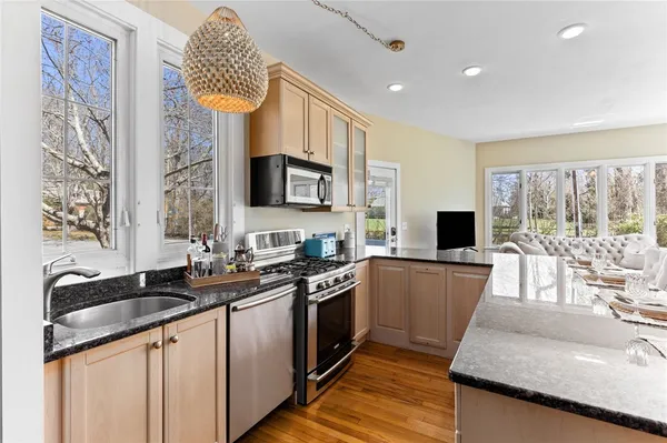 $589,000 | 446 Bellevue Avenue, Unit 3, Newport, RI 02840
