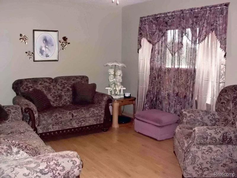 8410 Arbela Road Millington, MI 48746 - Photo 6 of 25 Living room 1.JPG