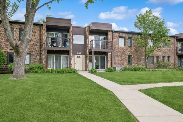 $195,000 | 1165 Pleasant Run Drive, Unit 510, Wheeling, IL 60090