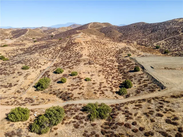 an aerial view of residential house and lake view