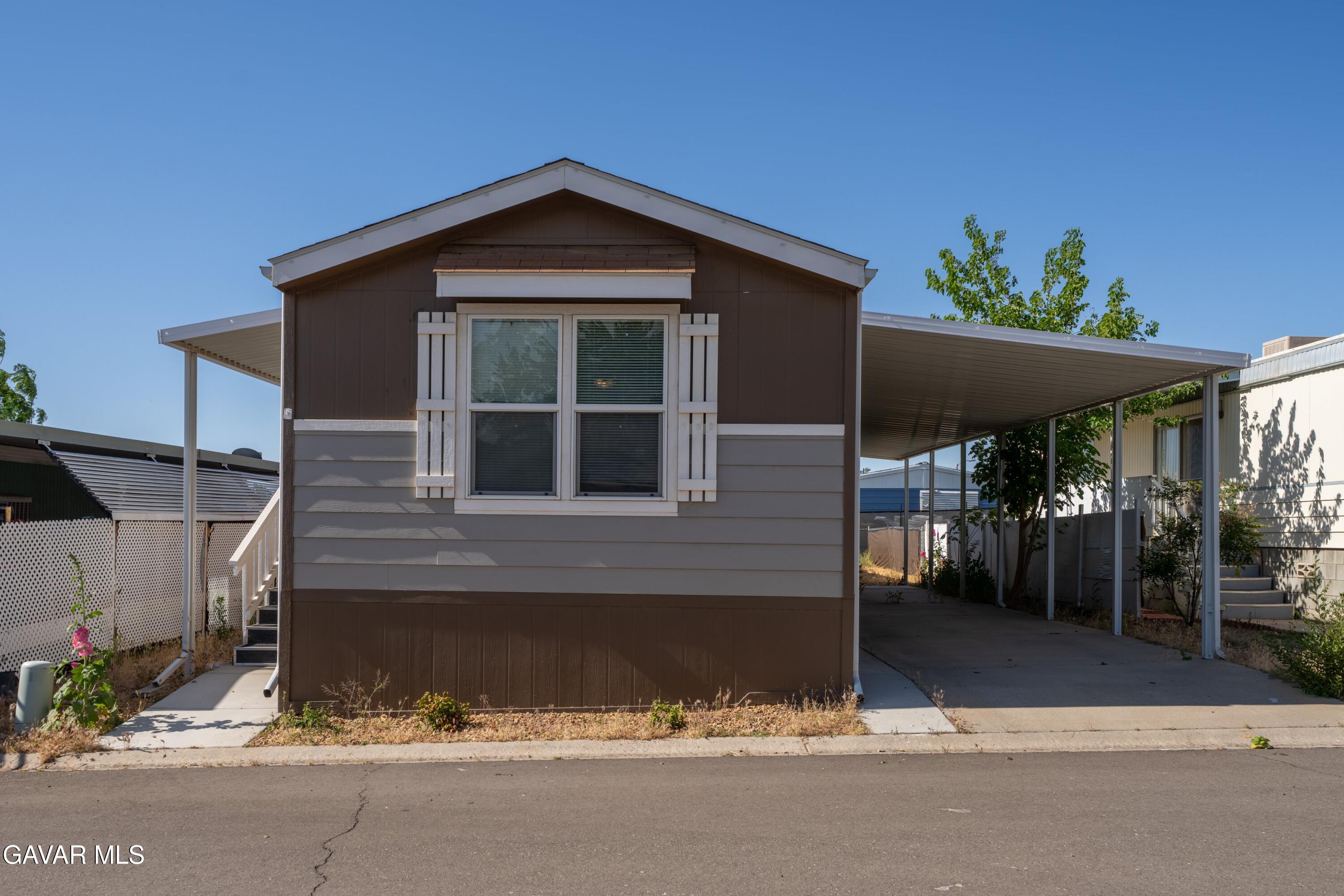 20683 Waalew Road Apple Valley, CA 92307 - Photo 4 of 33 03-JYP06289-HDR