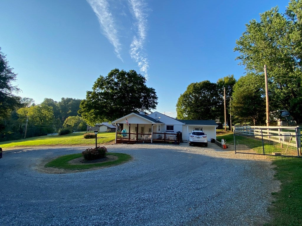 441 Sulphur Springs Road Chilhowie, VA 24319 - Photo 4 of 27 Gallery Image 4