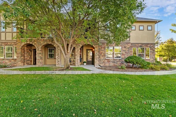 $399,900 | 1124 East Winding Creek Drive, Eagle, ID 83616