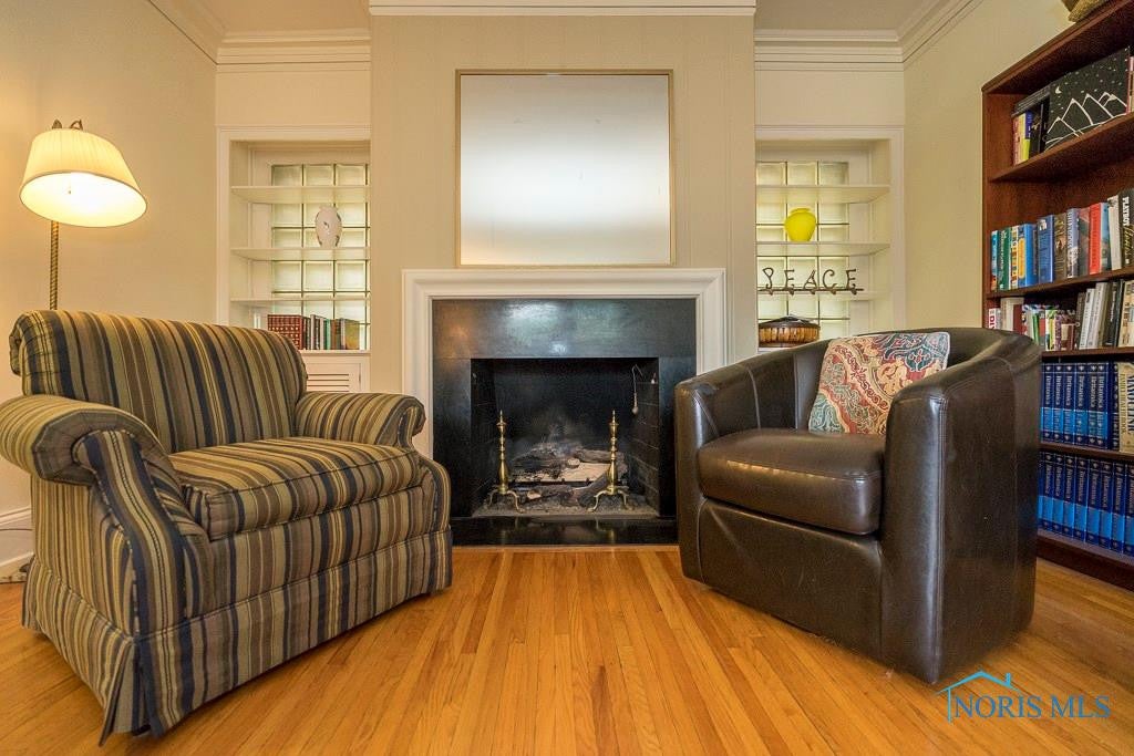 3748 Edgevale Road Toledo, OH 43606 - Photo 5 of 36 Living Room