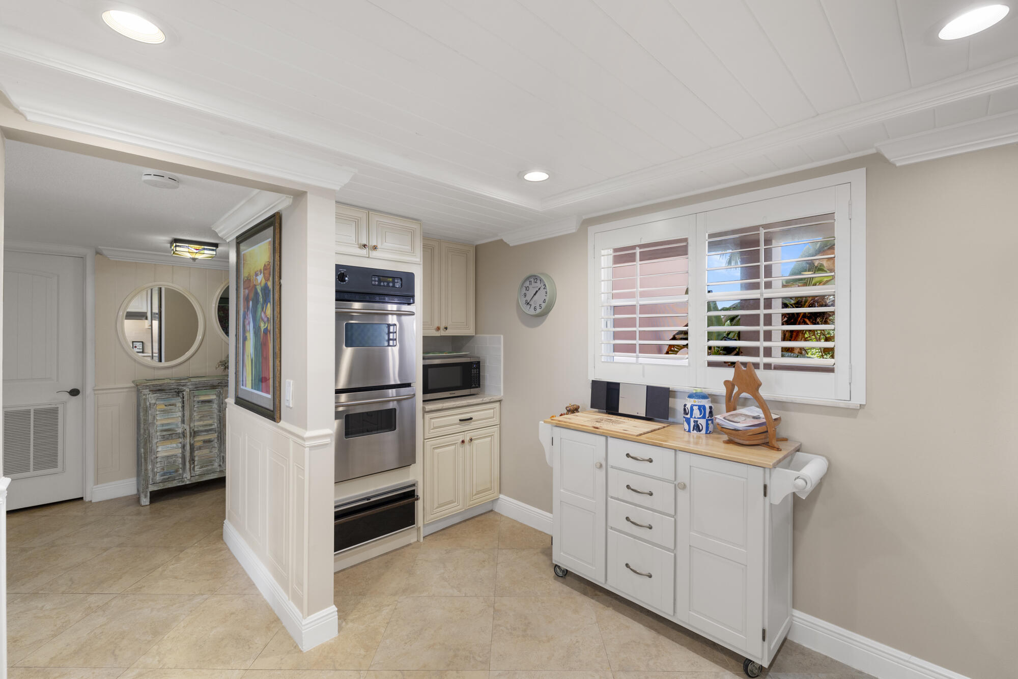 1701 Northeast Ocean Boulevard, Unit 103 Stuart, FL 34996 - Photo 3 of 26 Kitchen