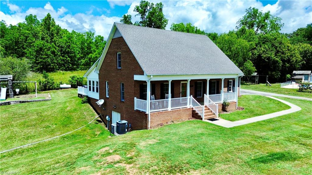 198 Captain Day Road Ronda, NC 28670 - Photo 3 of 28