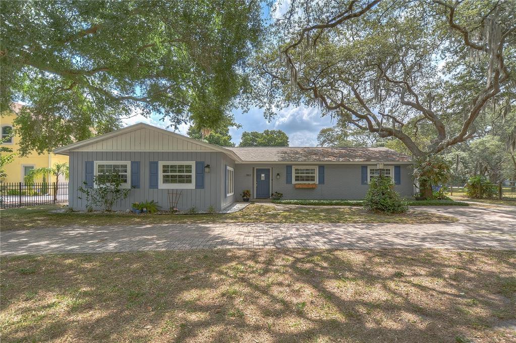 11907 Lake Ridge Road Tampa, FL 33618 - Photo 1 of 1 Gallery Image 1