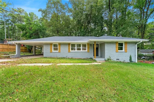 a view of a house with a backyard