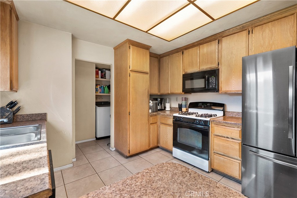 859 South Spruce Avenue Rialto, CA 92376 - Photo 8 of 22 Gallery Image 8