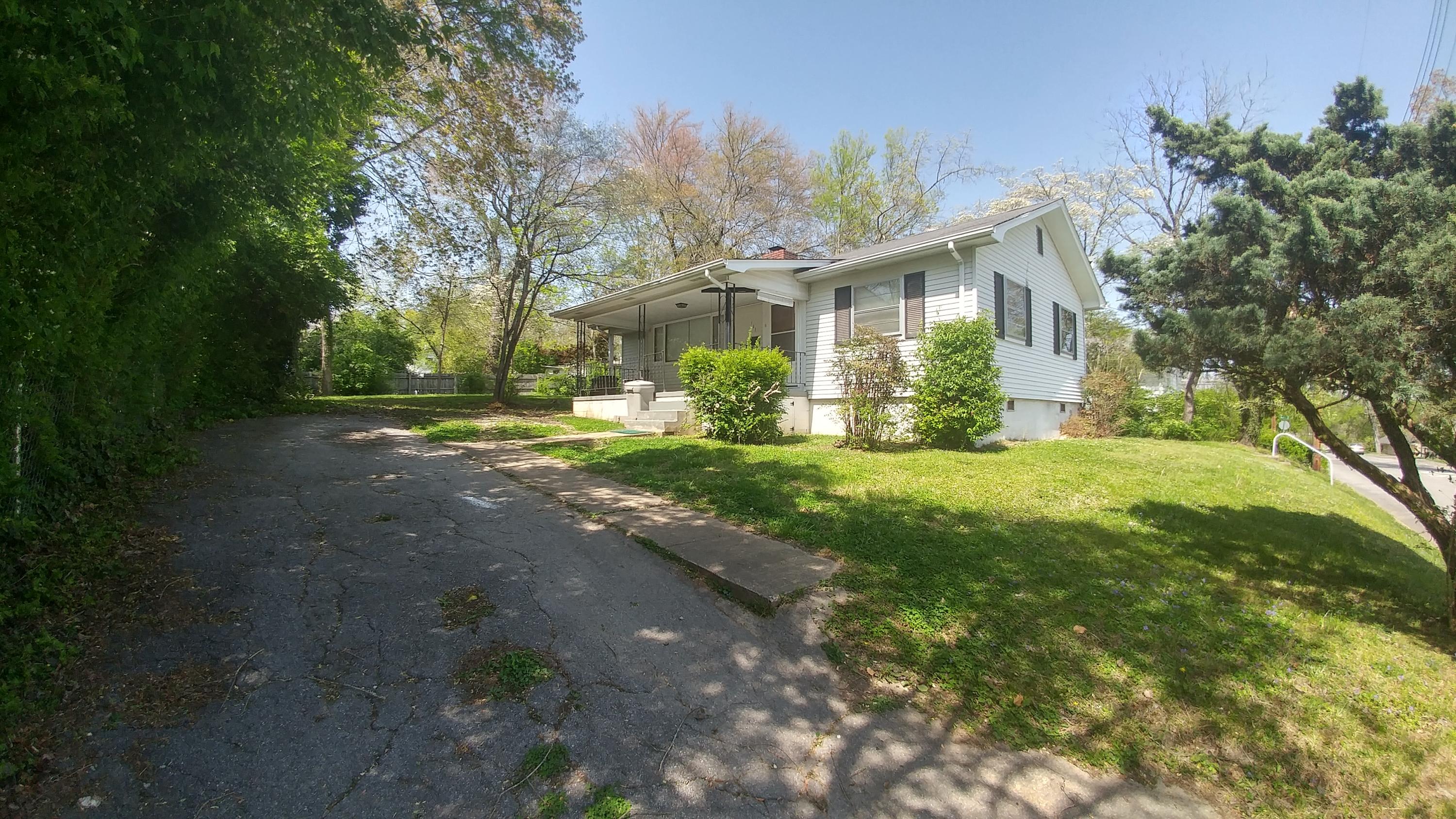 102 West Farragut Road Oak Ridge, TN 37830 - Photo 2 of 12 0418181504_HDR