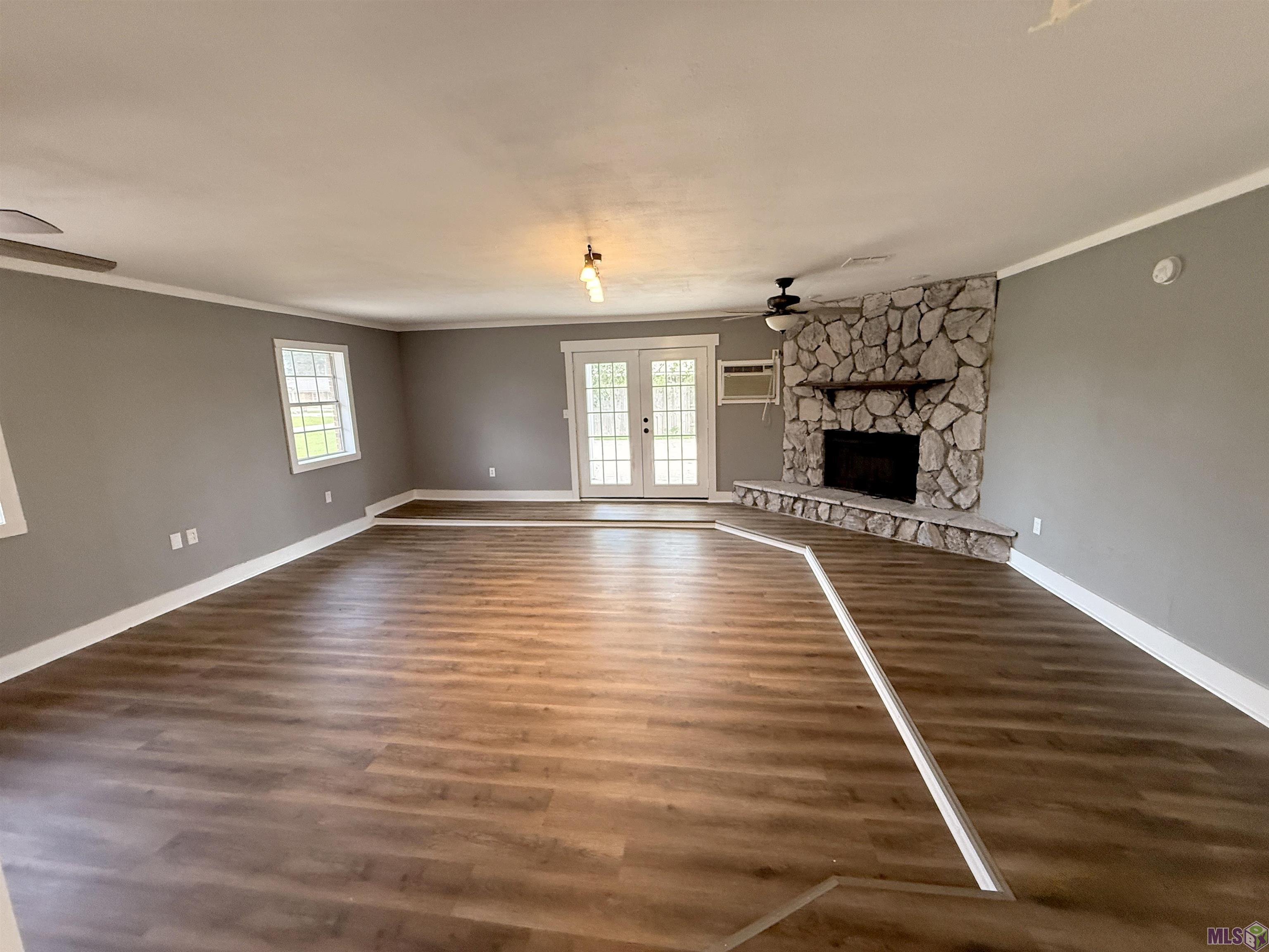314 Lark Drive Lockport, LA 70374 - Photo 8 of 17 Living Room