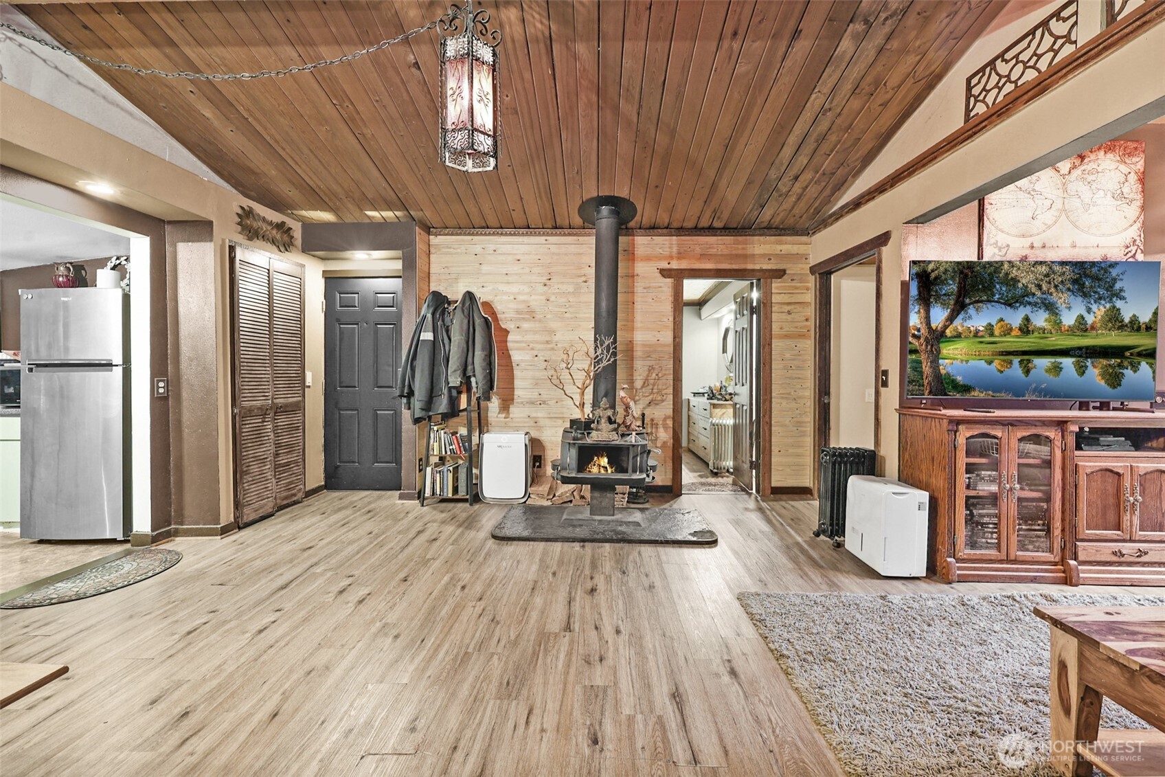 13109 Crystal Springs Road Granite Falls, WA 98252 - Photo 22 of 32 a very nice looking room with a large window