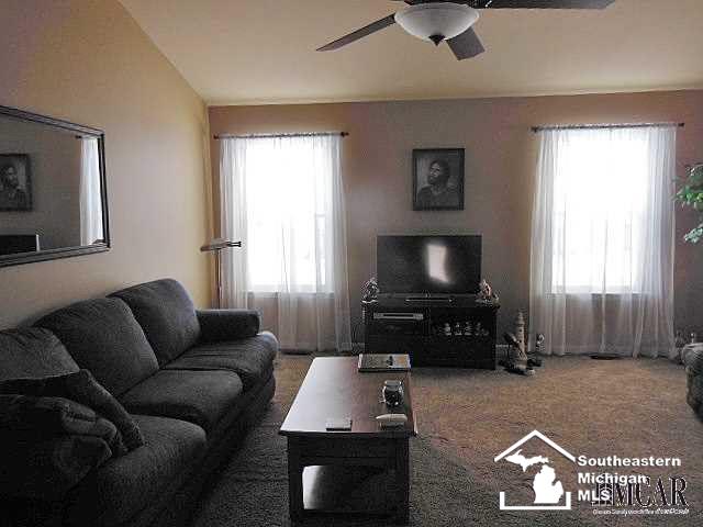 244 Dundee Ridge Drive Dundee, MI 48131 - Photo 4 of 27 21245467-3.JPG