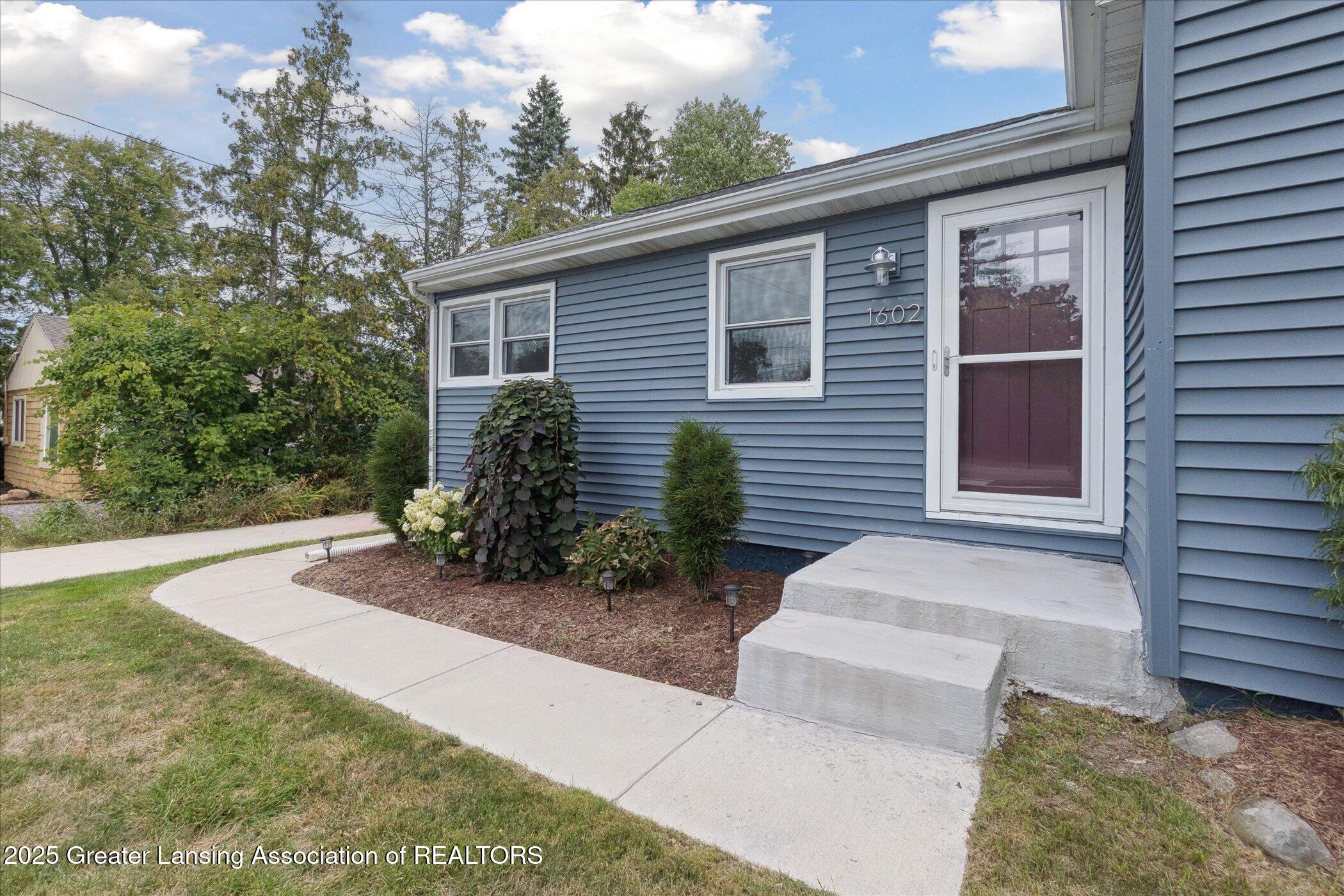 1602 Coolidge Road East Lansing, MI 48823 - Photo 5 of 42 05-1602-Coolidge-Rd-East-Lansing-MI-4882