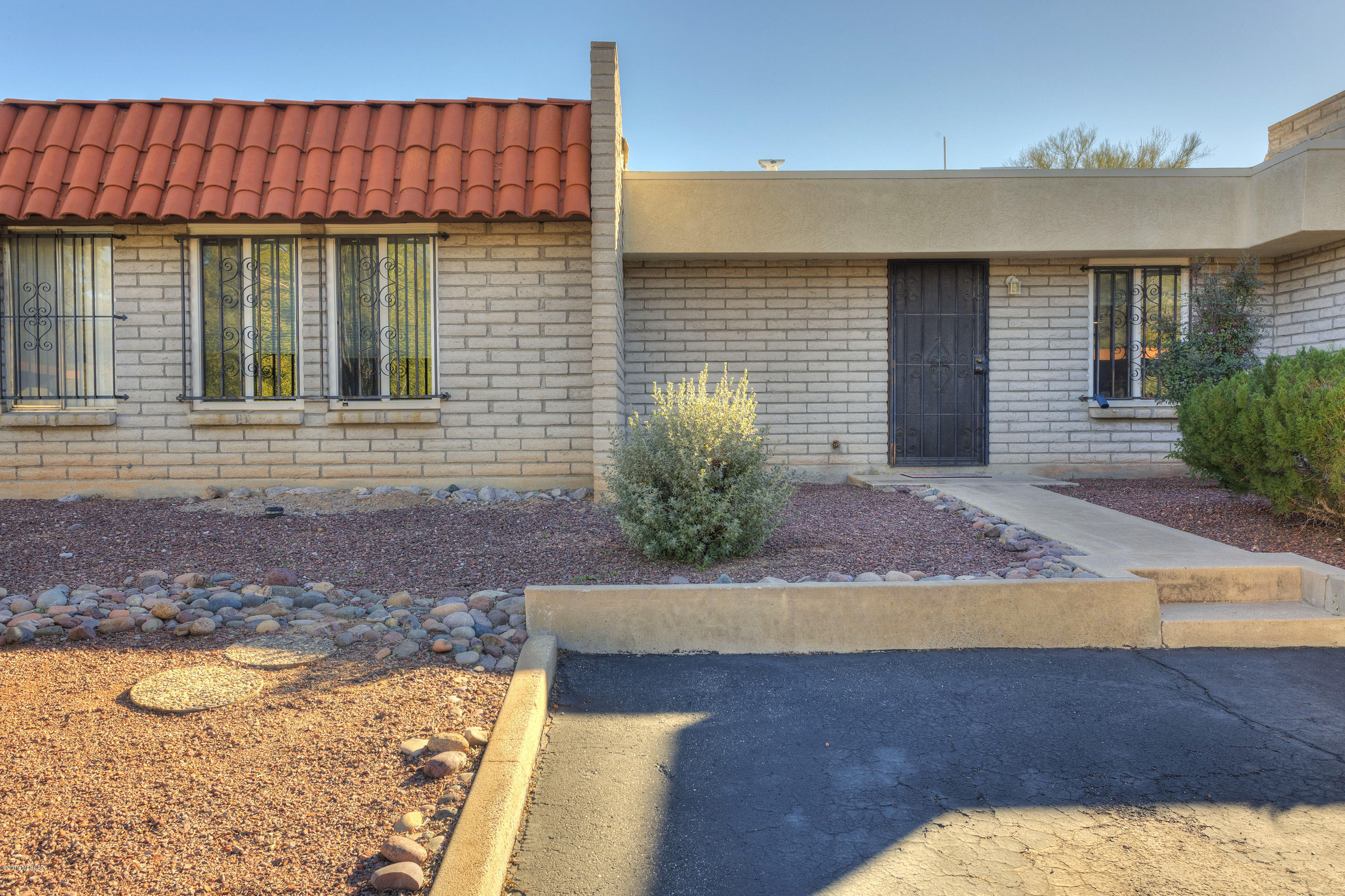 2733 West Ronald Road Tucson, AZ 85713 - Photo 1 of 17