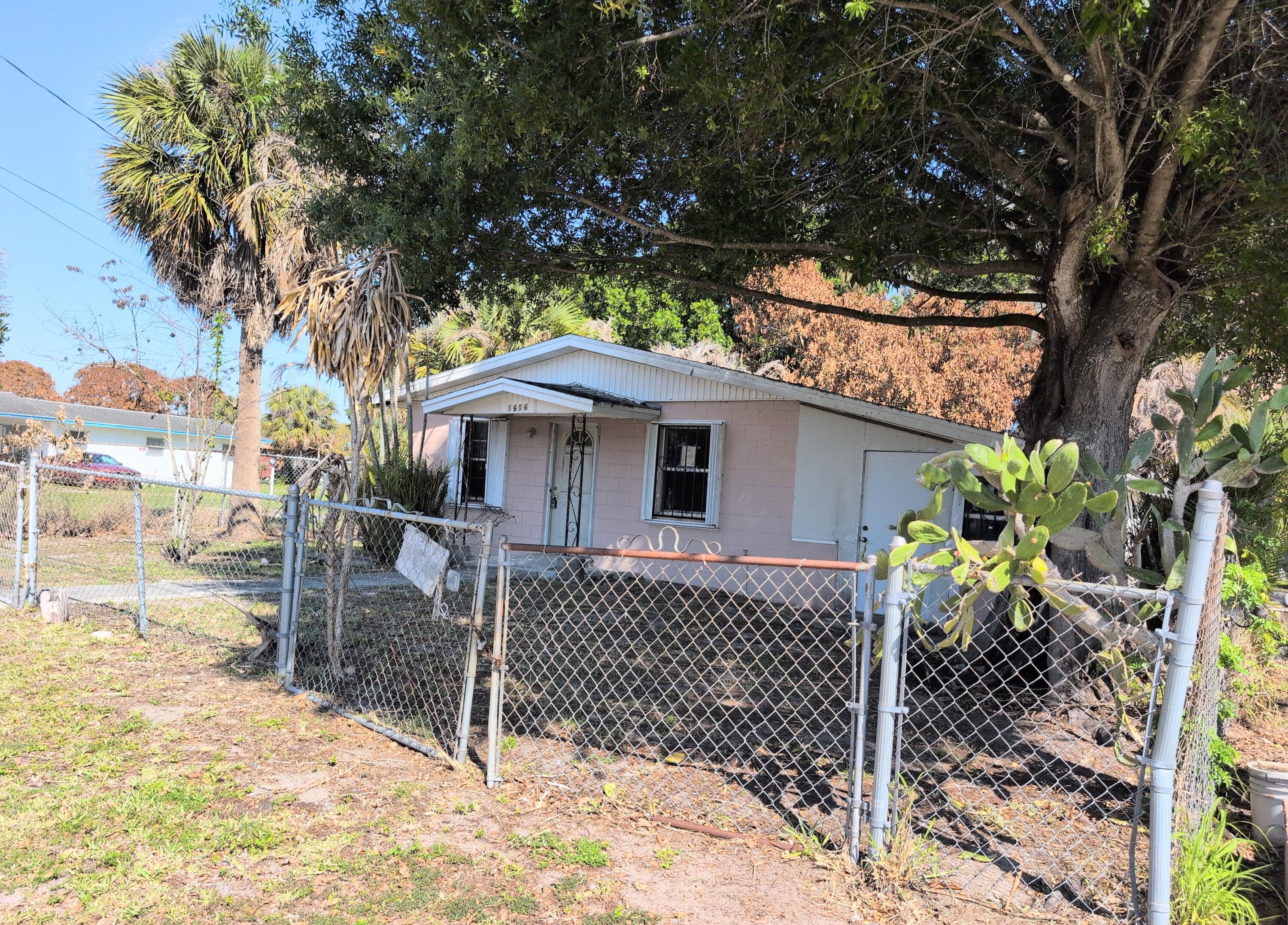 1606 Ave H Fort Pierce, FL 34950 - Photo 2 of 9 a front view of a house with a tree
