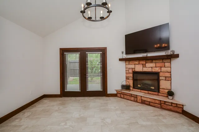 $2,100 | 29527 B Turnbury Village Drive, Spring, TX 77386