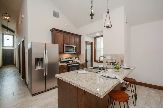 $2,100 | 29527 B Turnbury Village Drive, Spring, TX 77386