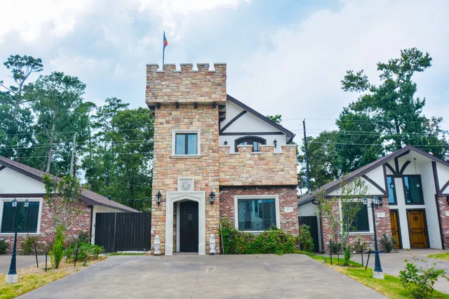 $2,100 | 29527 B Turnbury Village Drive, Spring, TX 77386