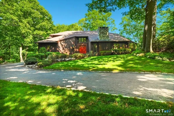 $1,395,000 | 9 Patchen Lane, Weston, CT 06883