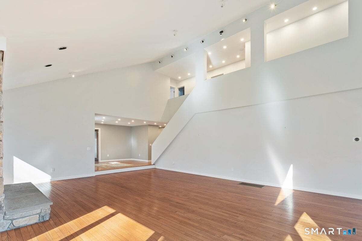9 Patchen Lane Weston, CT 06883 - Photo 19 of 40