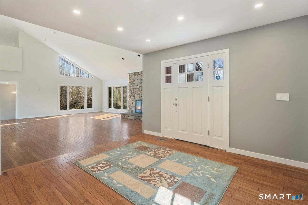 9 Patchen Lane Weston, CT 06883 - Photo 4 of 40