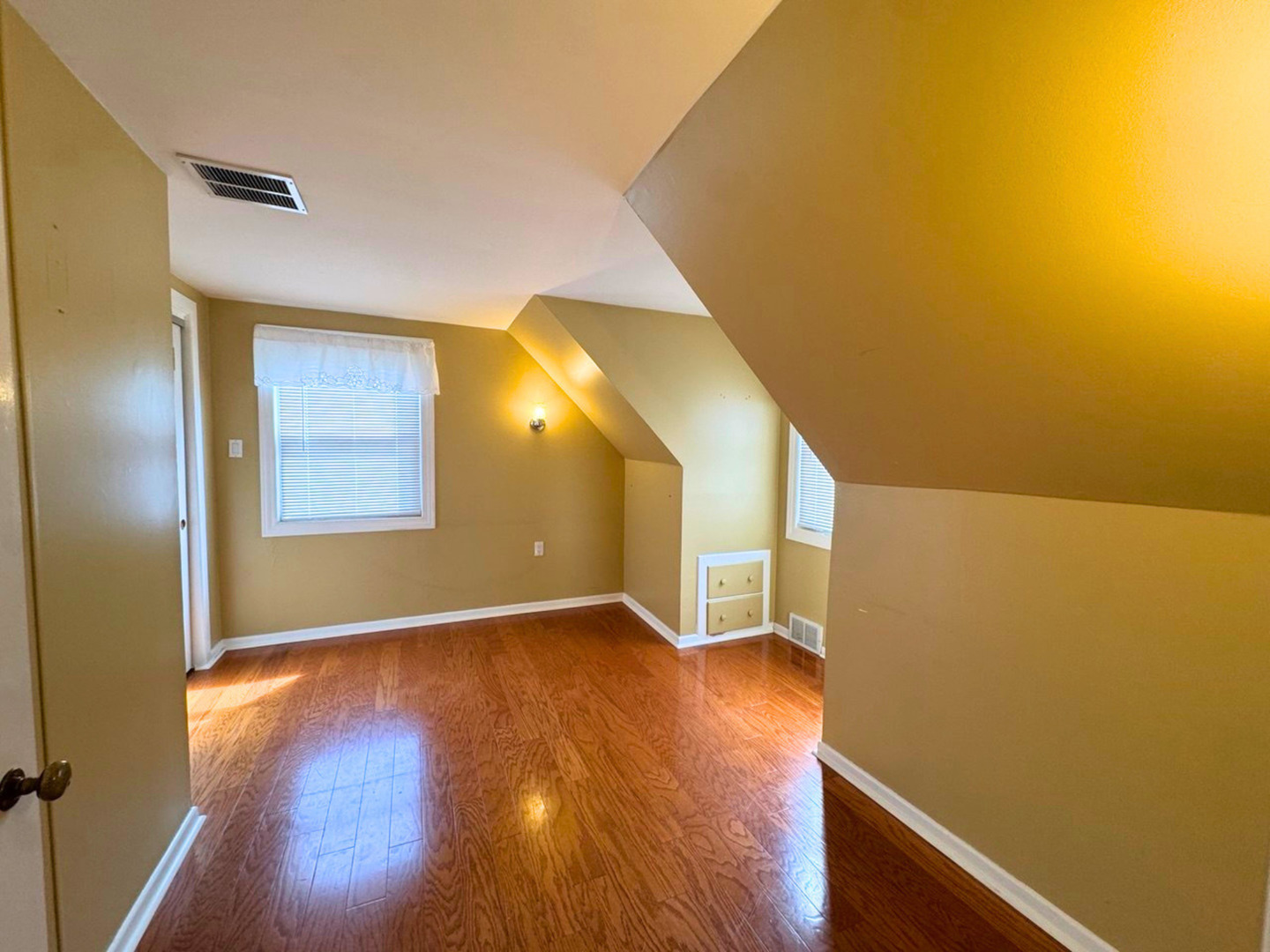 817 Spring Road Elmhurst, IL 60126 - Photo 10 of 15 Gallery Image 10