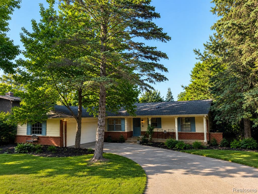 19510 Clement Road Northville, MI 48167 - Photo 1 of 33