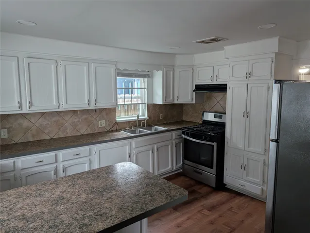 $1,450 | 3203 Eastex Freeway, Houston, TX 77026