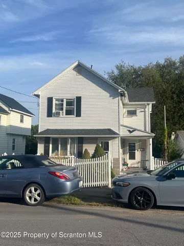 a view of a house with backyard