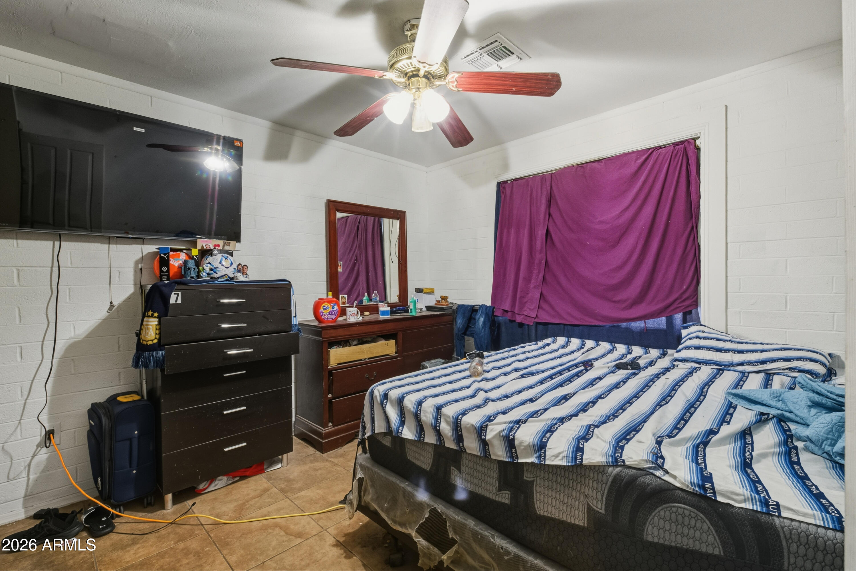 10013 North 16th Avenue Phoenix, AZ 85021 - Photo 11 of 18 a bedroom with a bed and a flat tv screen