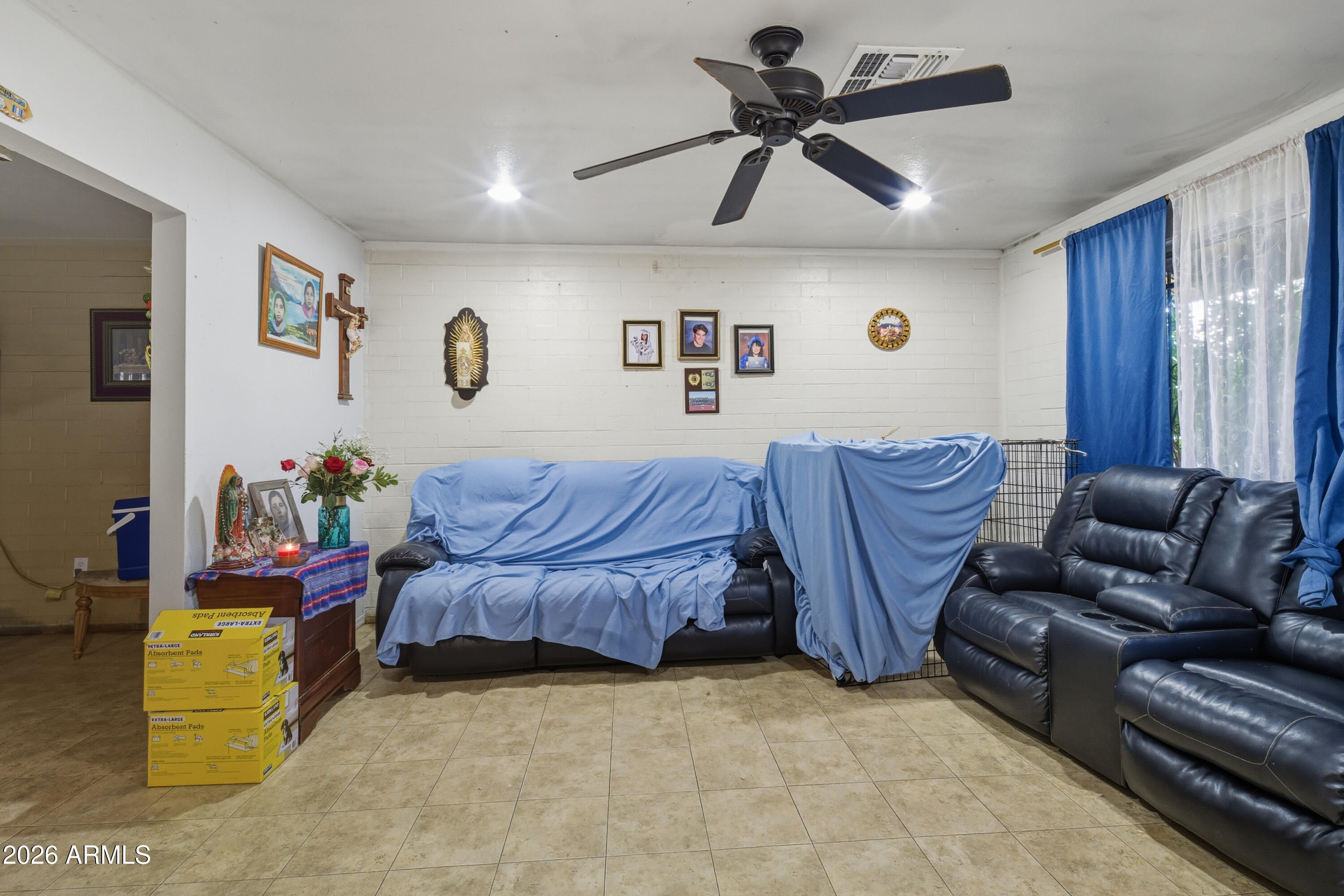 10013 North 16th Avenue Phoenix, AZ 85021 - Photo 4 of 18 a living room with furniture
