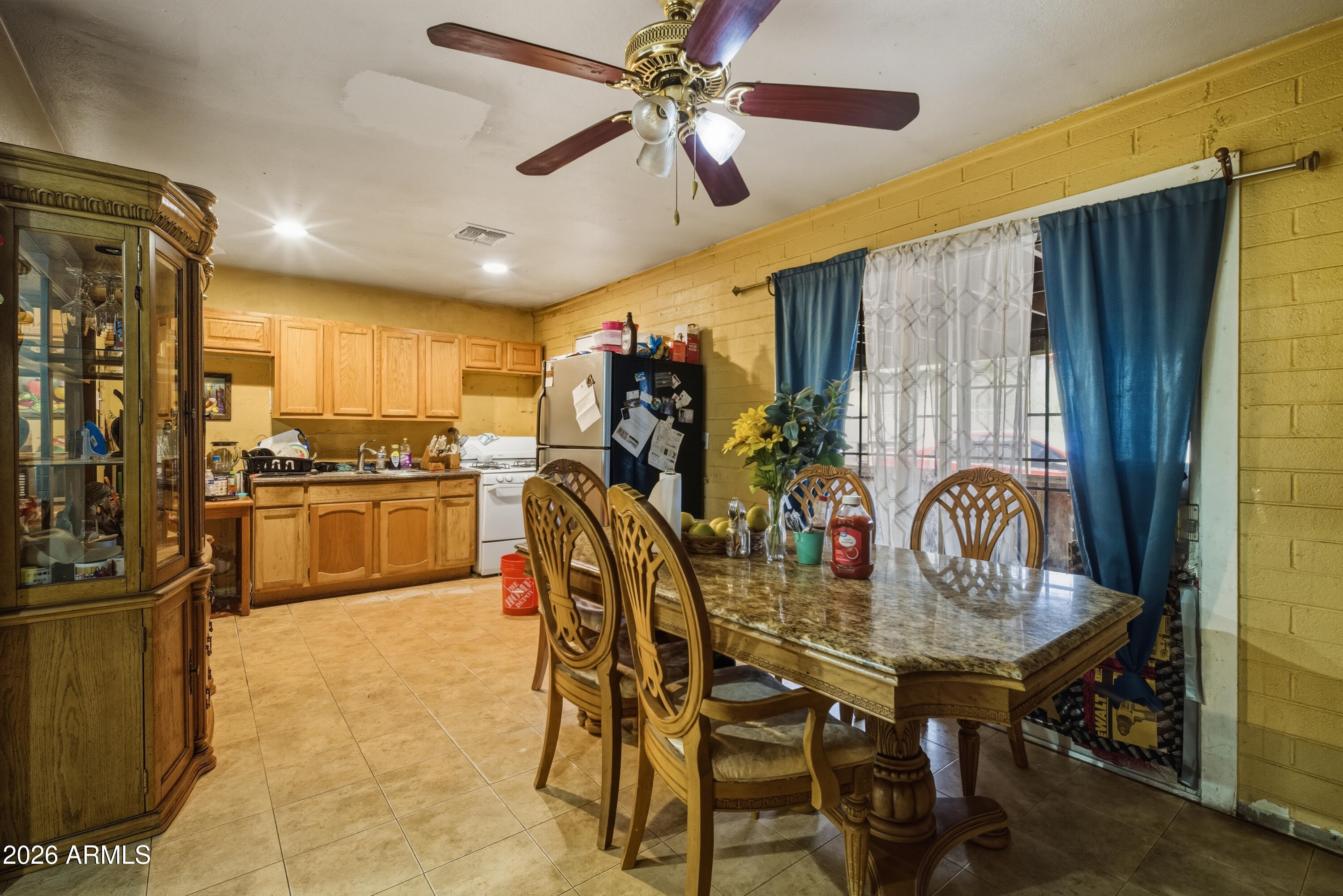 10013 North 16th Avenue Phoenix, AZ 85021 - Photo 5 of 18 a dining room with furniture and chandelier