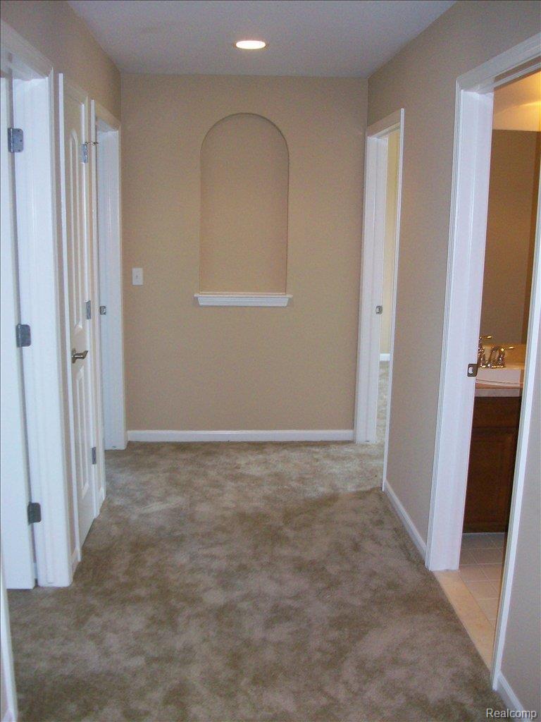 3639 Connors Drive Rochester, MI 48307 - Photo 4 of 19 2nd Floor Hallway