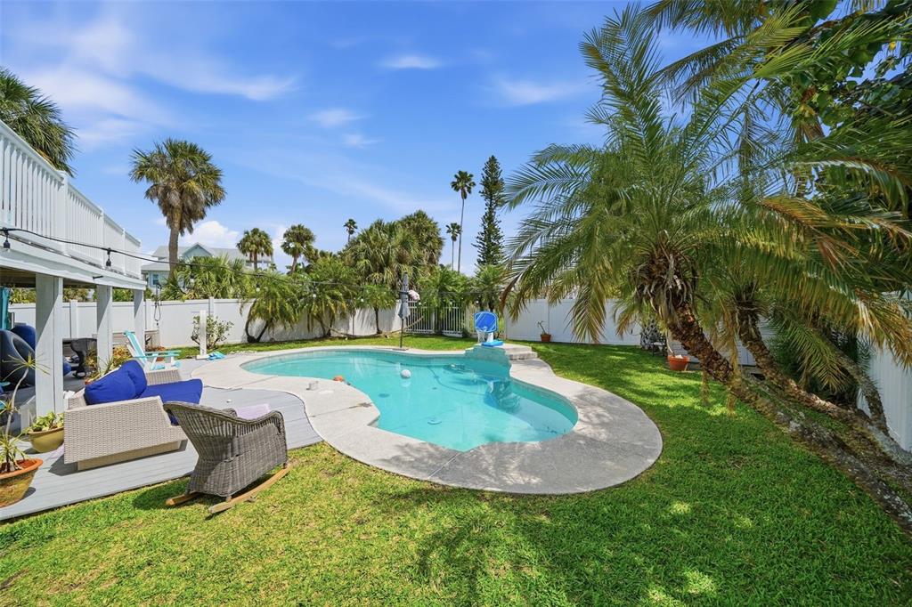 15823 Redington Drive Redington Beach, FL 33708 - Photo 23 of 39