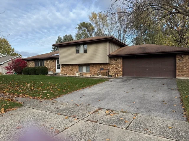 $429,900 | 20937 South Ron Lee Drive, Shorewood, IL 60404