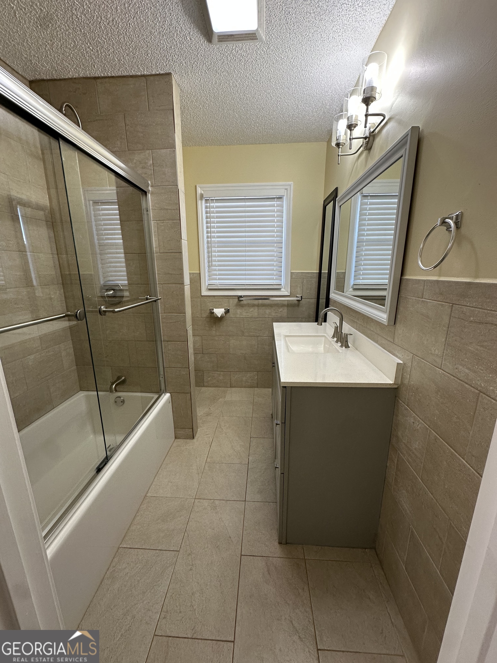 306 Garner Street Thomaston, GA 30286 - Photo 47 of 59 a bathroom with a bathtub shower sink and mirror