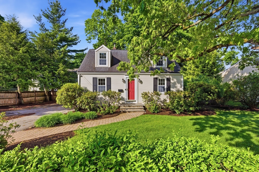 213 Hunnewell Street Needham, MA 02494 - Photo 4 of 41