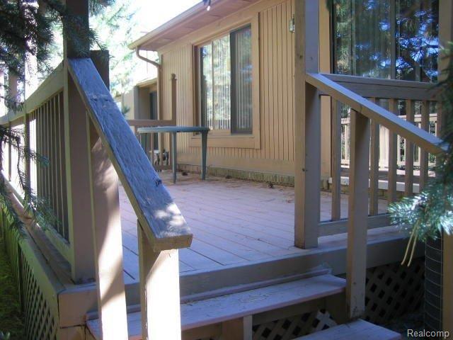 2164 London Bridge Drive Rochester, MI 48307 - Photo 13 of 14 Deck