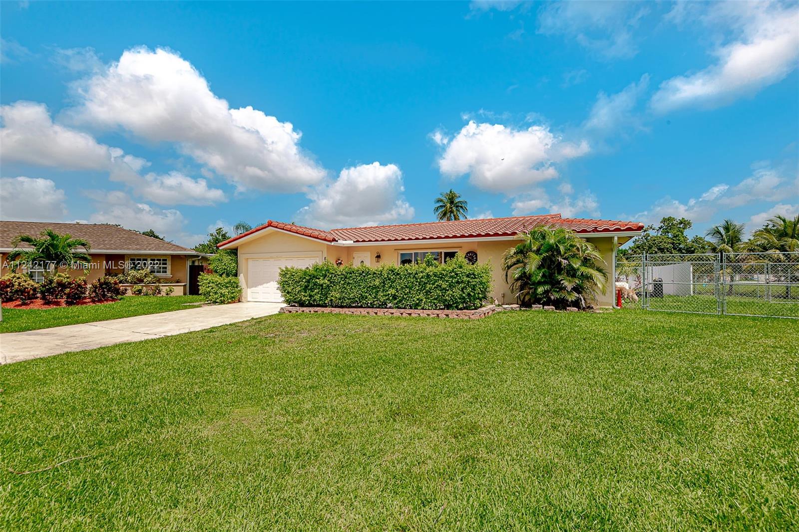 837 West Plantation Circle, Plantation, FL 33324 Compass