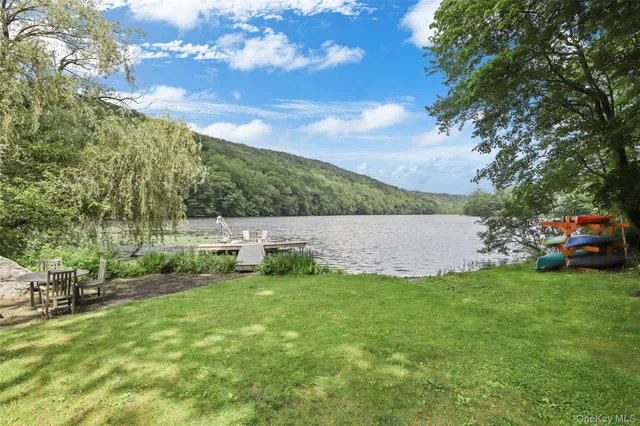 a view of a garden with houses