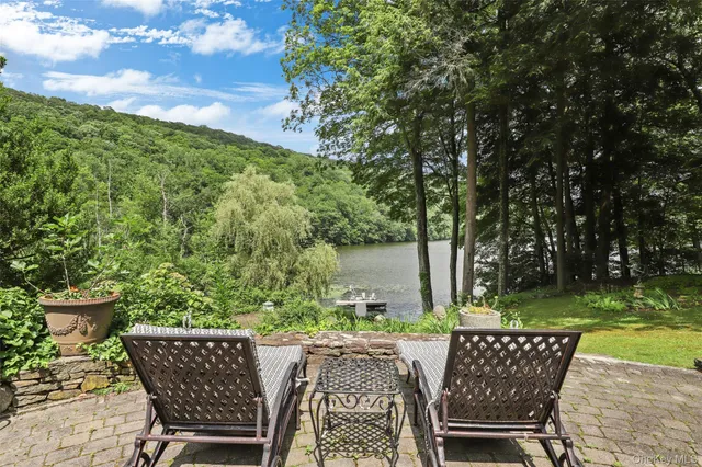 a view of backyard with seating space and garden