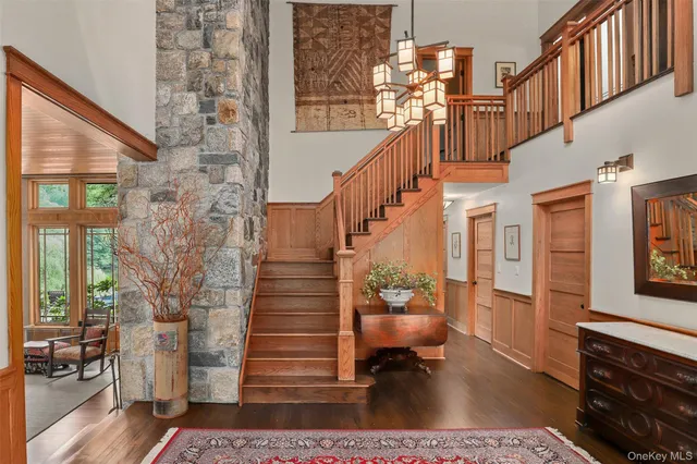 a view of entryway and hall